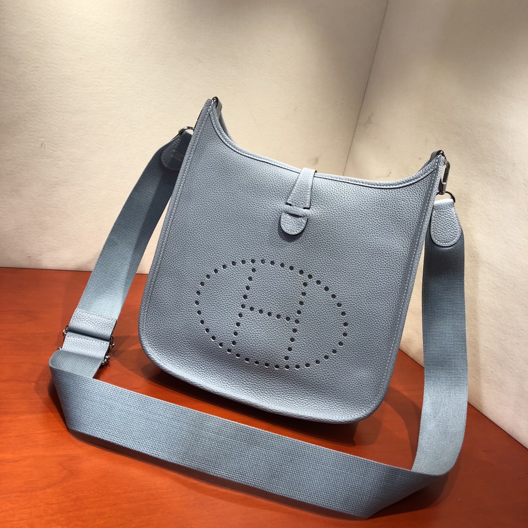 Hermes Evelyne III 29 PM Shoulder Bag In Grey Clemence Leather